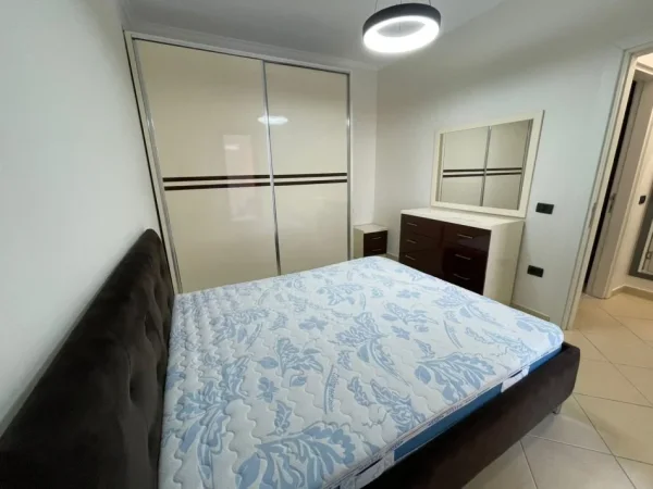 Tirane, jepet me qera apartament 2+1+Ballkon Kati 3, 70 m² 800 € (rruga e kosovareve)