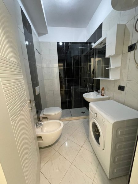 Tirane, jepet me qera apartament 2+1+Ballkon Kati 3, 70 m² 800 € (rruga e kosovareve)
