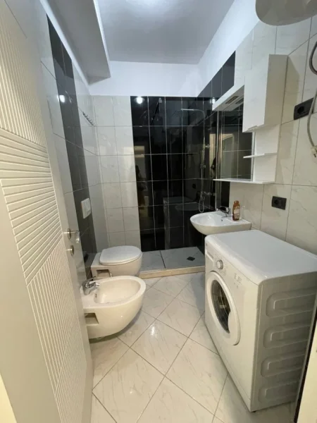Tirane, jepet me qera apartament 2+1+Ballkon Kati 3, 70 m² 800 € (rruga e kosovareve)