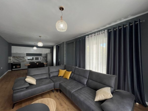Tirane, jepet me qera apartament 2+1 Kati 2, 150 m² 800 € (Kopshti botanik)