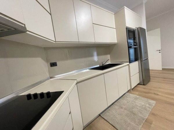 Tirane, jepet me qera apartament 1+1 Kati 3, 70 m² 1.000 € (rruga e kosovareve)