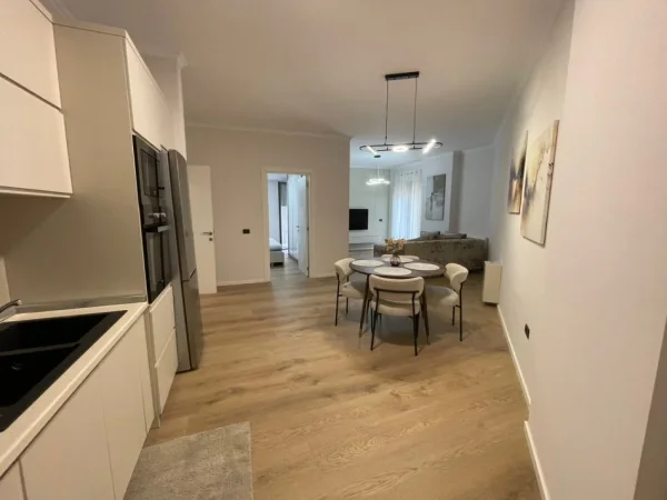 Tirane, jepet me qera apartament 1+1 Kati 3, 70 m² 1.000 € (rruga e kosovareve)