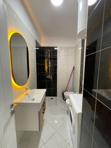 Tirane, jepet me qera apartament 1+1 Kati 3, 70 m² 1.000 € (rruga e kosovareve)