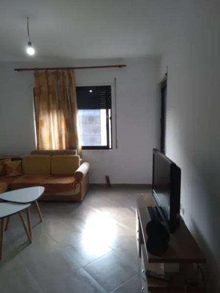 Tirane, jepet me qera apartament 1+1 Kati 7, 60 m² 350 € (Yzberisht)