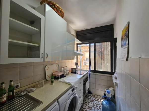 Tirane, jepet me qera apartament 4+1+Ballkon Kati 5, 120 m² 900 € (Rruga Mine Peza)