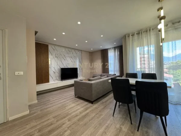 Tirane, jepet me qera apartament 2+1+Aneks+Ballkon Kati 4, 81 m² 1.600 € (Rr.e Elbasanit)