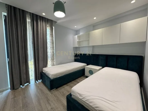 Tirane, jepet me qera apartament 2+1+Aneks+Ballkon Kati 4, 81 m² 1.600 € (Rr.e Elbasanit)