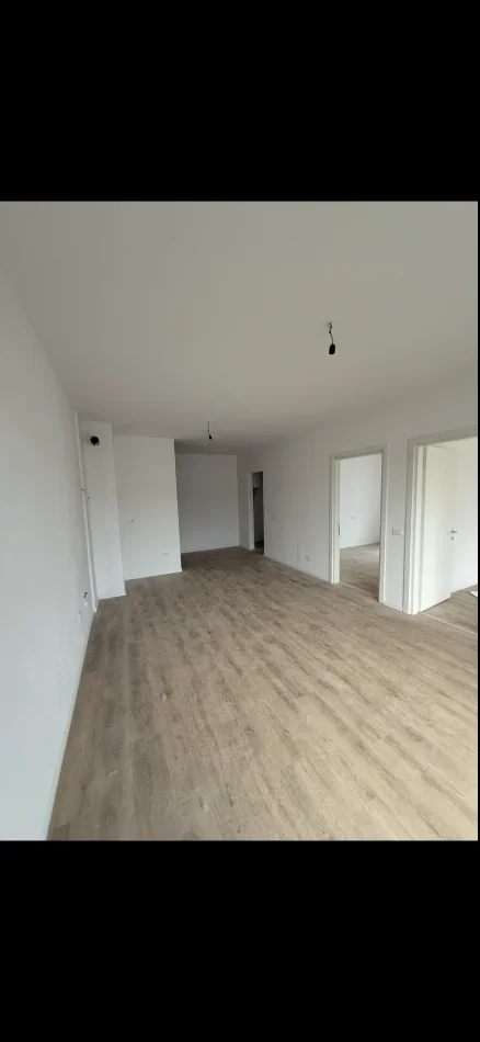 Tirane, shitet apartament 2+1+Ballkon Kati 2, 84 m² 93.000 € (Univers City Gati Per Banim Prane Parkut)