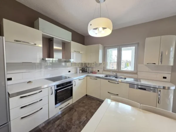 Tirane, shitet apartament 2+1+Aneks+Ballkon Kati 5, 88 m² 270.000 € (Bllok , Tek Tribeca)