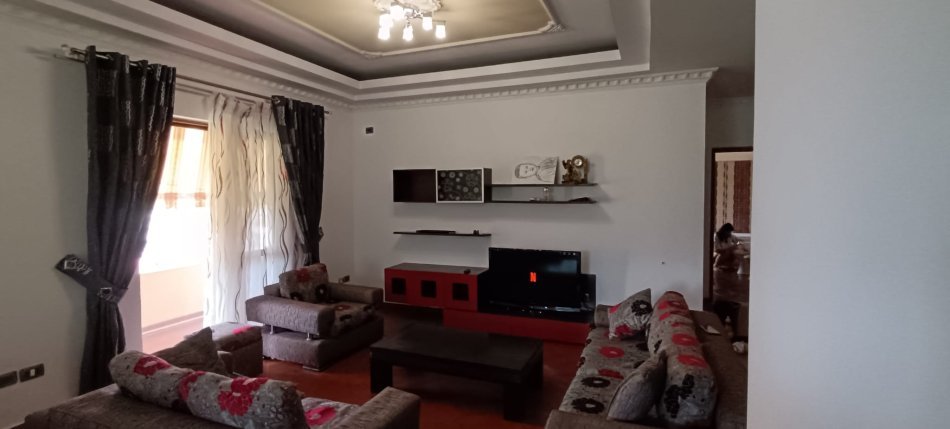 Tirane, jepet me qera apartament 3+1 Kati 2, 180 m² 600 € (Shkoze)