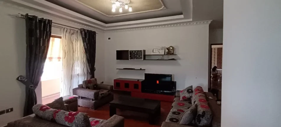 Tirane, jepet me qera apartament 3+1 Kati 2, 180 m² 600 € (Shkoze)
