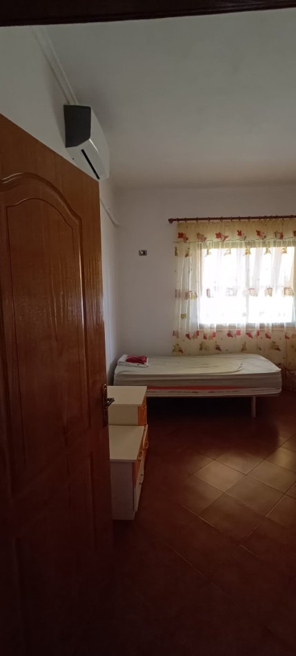 Tirane, jepet me qera apartament 3+1 Kati 2, 180 m² 600 € (Shkoze)