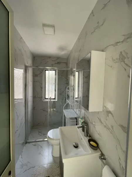 Tirane, jepet me qera apartament 1+1 Kati 1, 60 m² 600 € (Myslym Shyri)