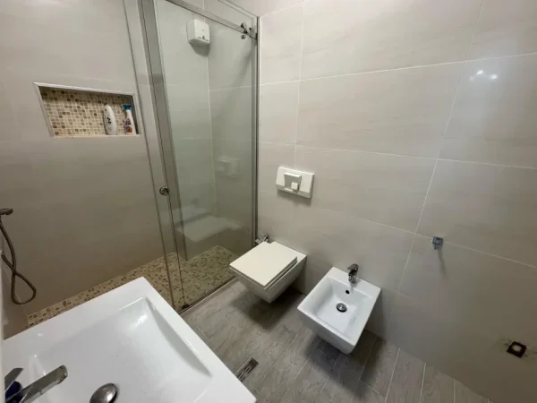Tirane, jepet me qera apartament 1+1 Kati 6, 80 m² 550 € (Prane concord center)