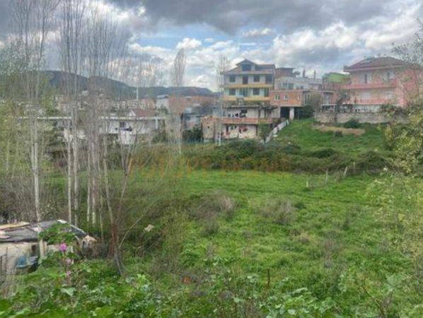 Tirane, shitet toke , 1.200 m² 108.000 € (Sauk)