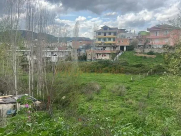 Tirane, shitet toke , 1.200 m² 108.000 € (Sauk)