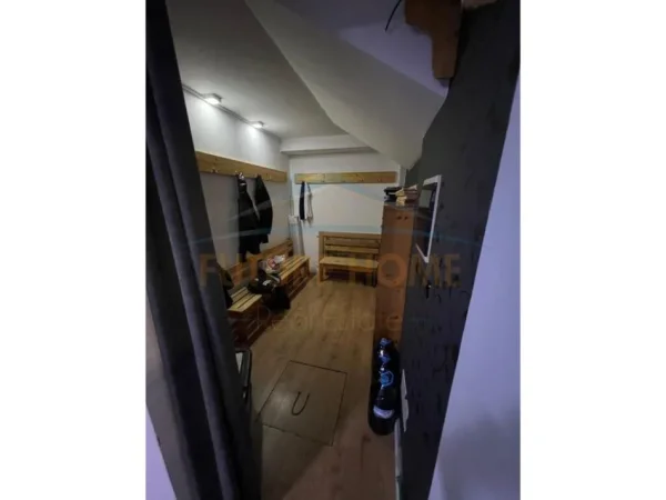 Tirane, jepet me qera ambjent biznesi Kati 0, 156 m² 800 € (Rruga Hoxha Tahsim)