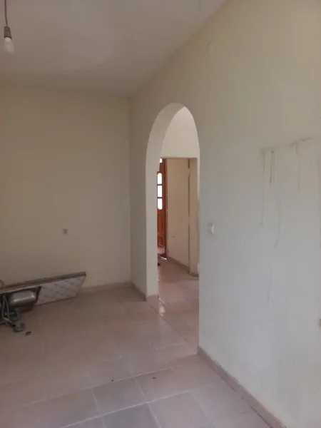 Tirane,Qera Ambjent-Biznesi, ideale për klinik medikale, dentare, sallon parukeri, magazin, kopsht fëmijësh etj ,kat 0, sip.190m², qera 1'000€/muaj, përfshir 15% tatim burim, në rr.K.Ylli, tek Çerdhja Nr.42, 70m nga rr.Aleksandër Moisiu/Kinostudio, dhe 200m nga TV Clan/rrethi-Porcelanit / Freskut, T