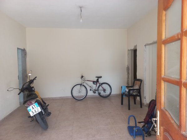 Tirane, Qera Ambjent-Biznesi, ideale për klinik medikale, dentare, sallon parukeri, magazin,etj ,kat 0, sip.190m², qera 1'200€/muaj, përfshir 15% tatim burim, në rr.Kahreman Ylli, tek Çerdhja Nr.42, 70m nga rr.Aleksandër Moisiu/Kinostudio, dhe 200m nga TV Clan/rrethe rrotullimi/Porcelanit/Freskut, T