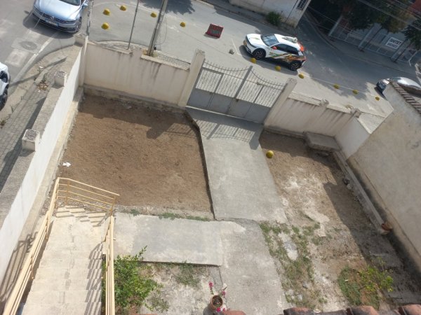 Tirane, Qera Ambjent-Biznesi, ideale për klinik medikale, dentare, sallon parukeri, magazin,etj ,kat 0, sip.190m², qera 1'200€/muaj, përfshir 15% tatim burim, në rr.Kahreman Ylli, tek Çerdhja Nr.42, 70m nga rr.Aleksandër Moisiu/Kinostudio, dhe 200m nga TV Clan/rrethe rrotullimi/Porcelanit/Freskut, T