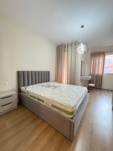 Tirane, jepet me qera apartament 2+1+Ballkon Kati 5, 92 m² 600 € (Yzberisht, Kompleksi Grand Gallery)
