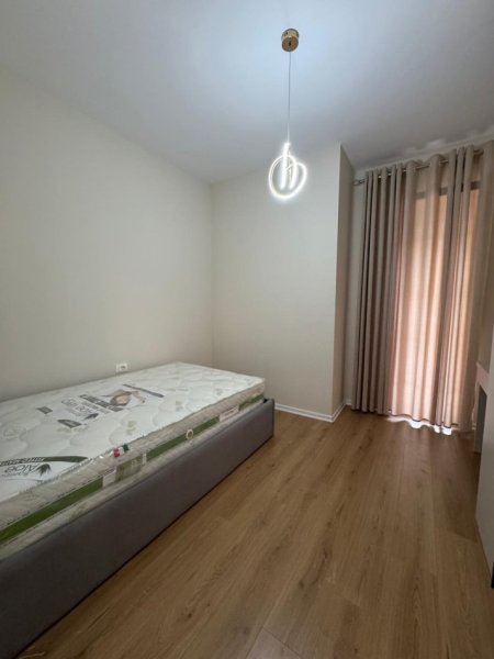 Tirane, jepet me qera apartament 2+1+Ballkon Kati 5, 92 m² 600 € (Yzberisht, Kompleksi Grand Gallery)