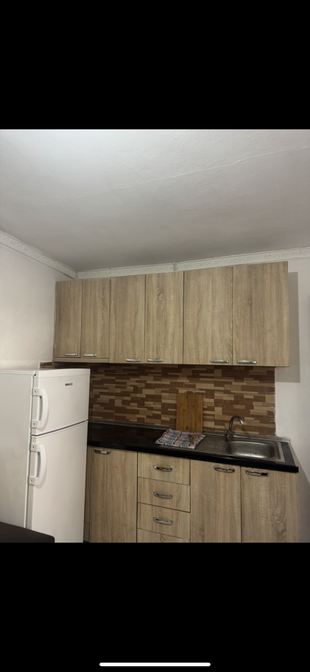 Tirane, jepet me qera apartament 1+1 Kati 1, 50 m² 30.000 € (Rruga Arkitekt Kasemi)