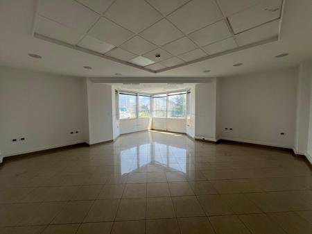 Tirane, jepet me qera zyre Kati 6, 110 m² 1.800 € (Bulevardi Dëshmorët e Kombit, Kullat Binjake)