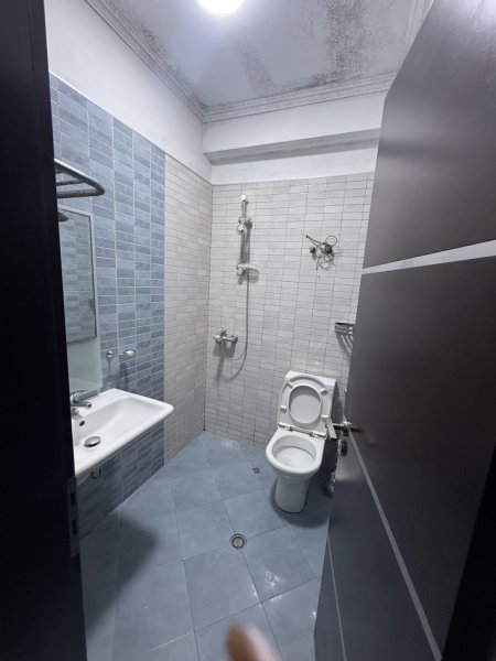 Tirane, jepet me qera apartament 2+1+Aneks+Ballkon Kati 6, 100 m² 600 € 