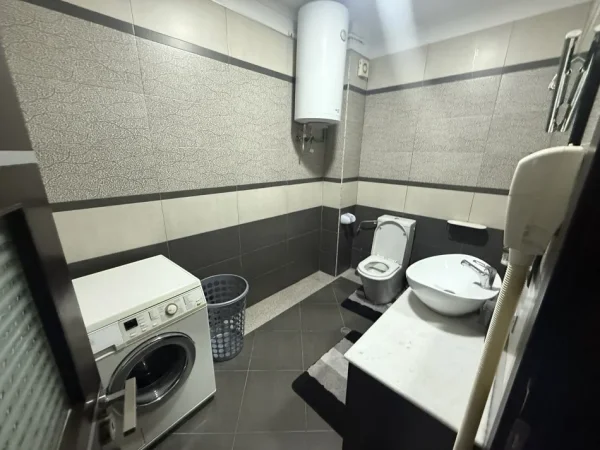Tirane, jepet me qera apartament 2+1+Aneks+Ballkon Kati 6, 100 m² 600 € 
