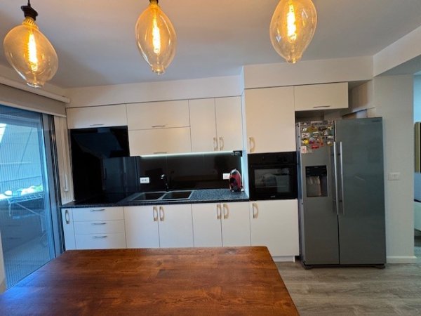 Tirane, jepet me qera apartament 2+1+Ballkon Kati 3, 100 m² 110,000 leke