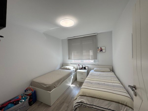 Tirane, jepet me qera apartament 2+1+Ballkon Kati 3, 100 m² 110,000 leke
