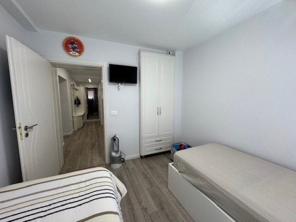 Tirane, jepet me qera apartament 2+1+Ballkon Kati 3, 100 m² 110,000 leke