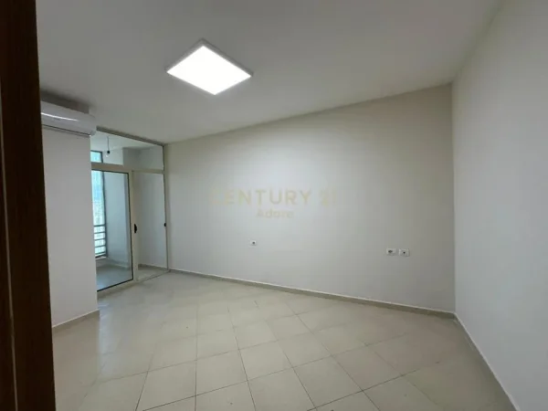 Tirane, jepet me qera apartament 2+1 Kati 11, 112 m² 650 € (Stacioni i Trenit)