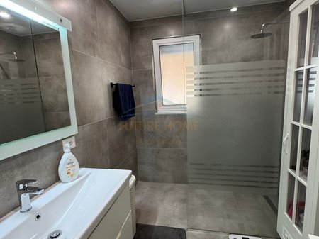 Tirane, jepet me qera apartament 2+1+Ballkon Kati 3, 91 m² 1.100 € (Blloku, Rruga Abdyl Frasheri)