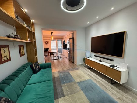 Tirane, jepet me qera apartament 2+1+Ballkon Kati 3, 91 m² 1.100 € (Blloku, Rruga Abdyl Frasheri)