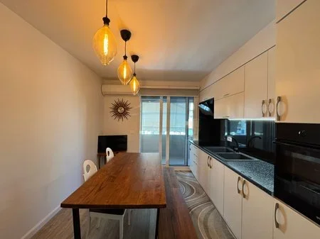 Tirane, jepet me qera apartament 2+1+Ballkon Kati 3, 91 m² 1.100 € (Blloku, Rruga Abdyl Frasheri)