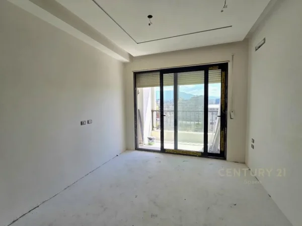 Tirane, shes apartament 2+1 Kati 8, 107 m² 258.000 € (Rruga Durresit)