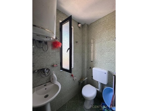 Tirane, shes apartament 1+1 Kati 5, 48 m² 73.000 € (Rrethrrotullimi Shkozes)