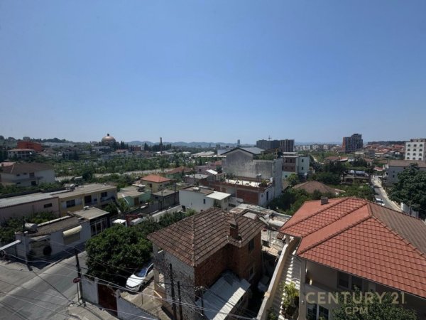Tirane, shes apartament 1+1 Kati 5, 48 m² 73.000 € (Rrethrrotullimi Shkozes)