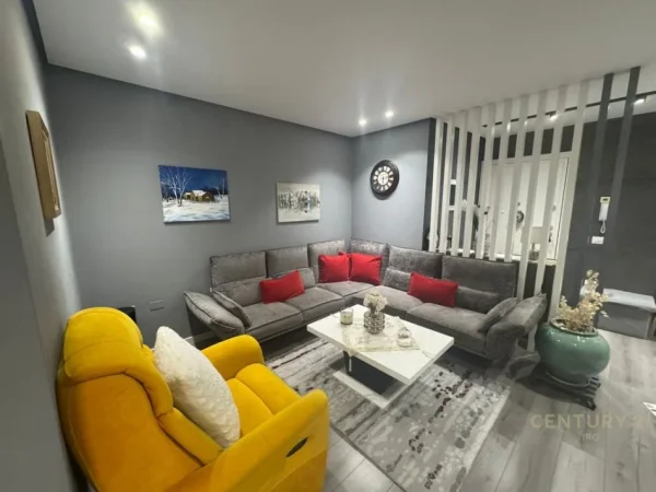 Tirane, shitet apartament duplex 2+1 Kati 4, 105 m² 239.000 € (Pallati ne Shigjeta)