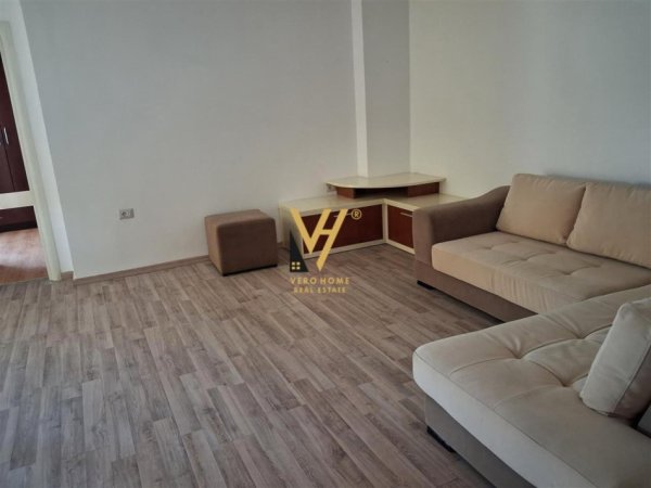 Tirane, shitet apartament 1+1+Ballkon Kati 6, 82 m² 180.000 € (QENDER)