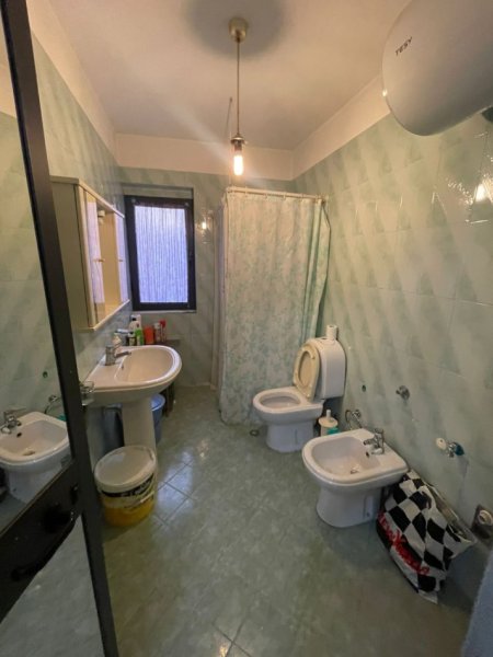 Tirane, jepet me qera apartament 1+1 Kati 5, 55 m² 370 € (Kinostudio)