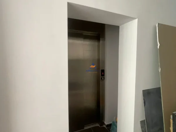 Tirane, jepet me qera ambjent biznesi Kati 0, 40 m² 45.000 € (Prane Rruges Budi,Qytet Studenti)