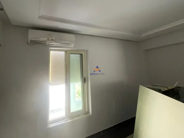 Tirane, jepet me qera ambjent biznesi Kati 0, 40 m² 45.000 € (Prane Rruges Budi,Qytet Studenti)