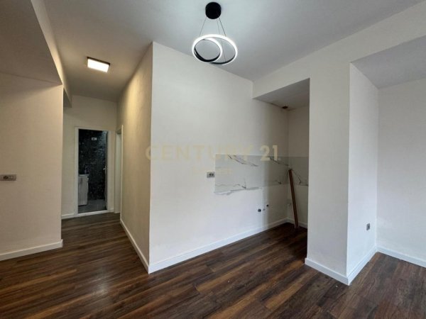 Tirane, shes apartament 1+1 Kati 2, 54 m² 110.000 € (Xhamlliku)