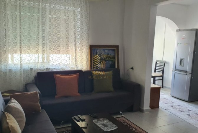 Tirane, jepet me qera apartament 1+1+Ballkon Kati 3, 55 m² 500 € (Rruga Bardhyl)