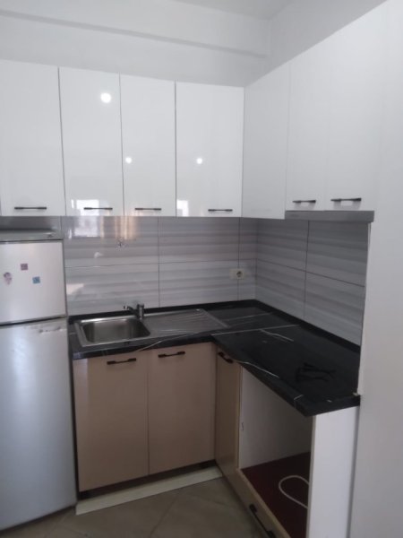 Tirane, jepet me qera apartament 1+1 Kati 7, 65 m² 350 € (Yzberisht)
