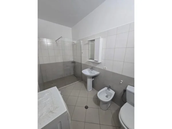 Tirane, jepet me qera apartament 1+1 Kati 3, 70 m² 500 € (Kodra e Diellit)