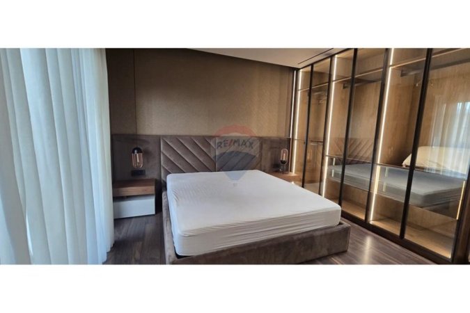Tirane, jepet me qera apartament 2+1+2+ 2 Ballkone Kati 4, 123 m² 1.100 €
